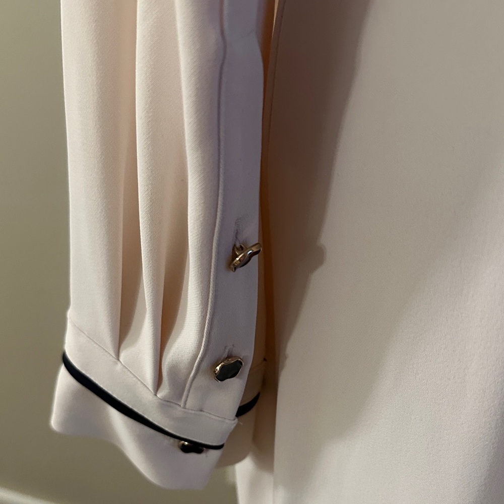 Zara Cream Garment with Black Accents - Picture 7 of 9